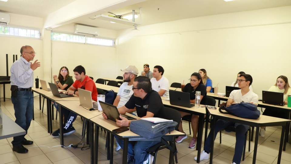 Creson inicia ciclo escolar en programas de posgrado